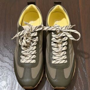 Stylish Olive Green Men's Sneakers